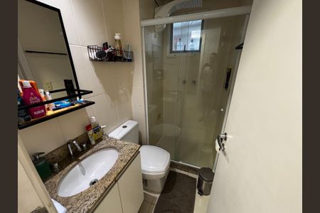 Casa de condomínio à venda com 130m², 4 quartos e 2 vagasBanheiro - 1 piso