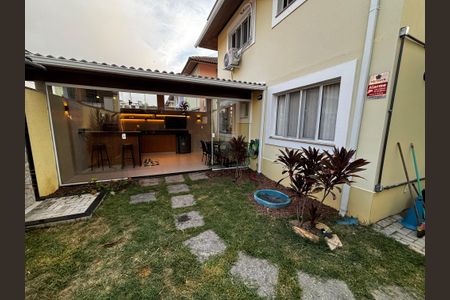 Casa de condomínio à venda com 130m², 4 quartos e 2 vagasQuintal