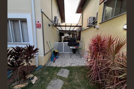 Casa de condomínio à venda com 130m², 4 quartos e 2 vagasQuintal