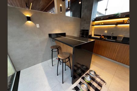 Casa de condomínio à venda com 130m², 4 quartos e 2 vagasChurrasqueira