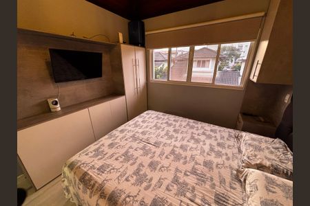 Casa de condomínio à venda com 130m², 4 quartos e 2 vagasSuíte