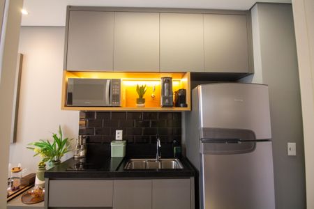 Cozinha de kitnet/studio para alugar com 1 quarto, 24m² em Vila Cordeiro, São Paulo