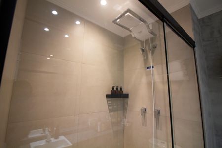 Banheiro de kitnet/studio para alugar com 1 quarto, 24m² em Vila Cordeiro, São Paulo