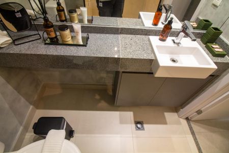 Banheiro de kitnet/studio para alugar com 1 quarto, 24m² em Vila Cordeiro, São Paulo