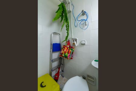 Apartamento à venda com 99m², 2 quartos e 1 vaga Apartamento à venda com 99m², 2 quartos e 1 vagaBanheiro de serviço