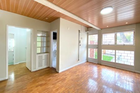 Sala de casa para alugar com 2 quartos, 70m² em Santo Antônio, Belo Horizonte