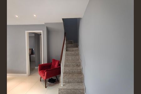 Apartamento à venda com 179m², 3 quartos e 2 vagas Apartamento à venda com 179m², 3 quartos e 2 vagasEscada Cobertura