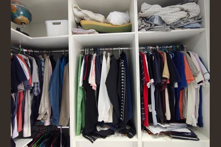 Apartamento à venda com 179m², 3 quartos e 2 vagas Apartamento à venda com 179m², 3 quartos e 2 vagasCloset - Suite