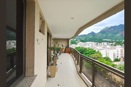 Apartamento à venda com 179m², 3 quartos e 2 vagas Apartamento à venda com 179m², 3 quartos e 2 vagasVaranda -Sala