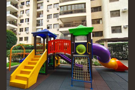 Apartamento à venda com 179m², 3 quartos e 2 vagas Apartamento à venda com 179m², 3 quartos e 2 vagasParquinho