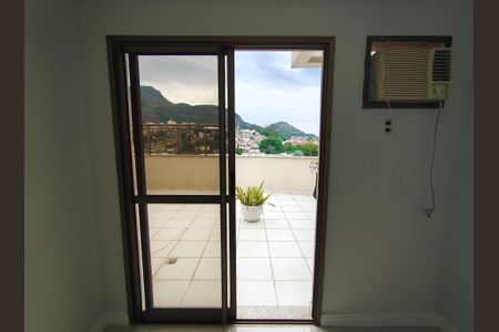 Apartamento à venda com 179m², 3 quartos e 2 vagas Apartamento à venda com 179m², 3 quartos e 2 vagasQuarto 1