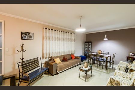 Casa à venda com 168m², 3 quartos e 2 vagasSala