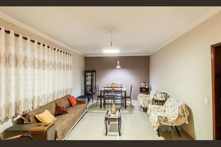 Casa à venda com 168m², 3 quartos e 2 vagasSala