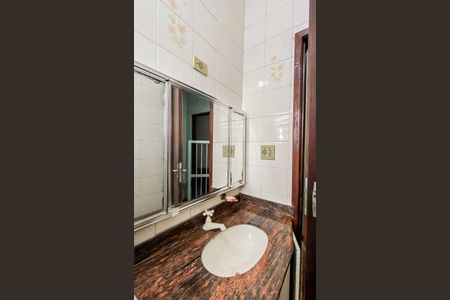 Casa à venda com 168m², 3 quartos e 2 vagasBanheiro