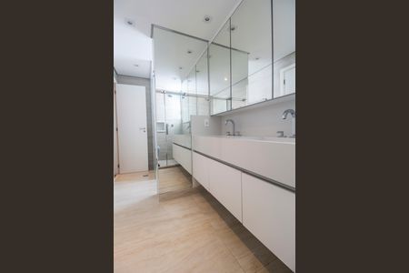 Apartamento à venda com 169m², 3 quartos e 3 vagas Apartamento à venda com 169m², 3 quartos e 3 vagasBanheiro da Suíte