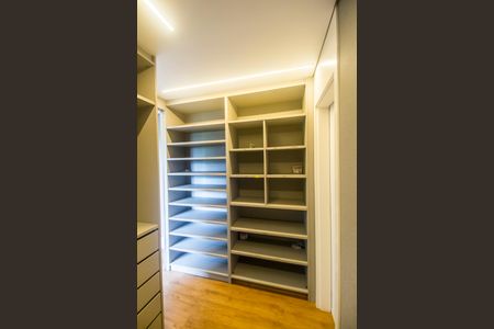 Apartamento à venda com 169m², 3 quartos e 3 vagas Apartamento à venda com 169m², 3 quartos e 3 vagasCloset da suíte