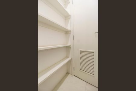 Apartamento à venda com 169m², 3 quartos e 3 vagas Apartamento à venda com 169m², 3 quartos e 3 vagasDespensa