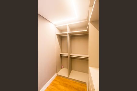 Apartamento à venda com 169m², 3 quartos e 3 vagas Apartamento à venda com 169m², 3 quartos e 3 vagasCloset da suíte