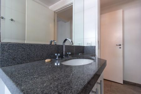 Apartamento para alugar com 120m², 3 quartos e 2 vagas Apartamento para alugar com 120m², 3 quartos e 2 vagasBanheiro da Suíte