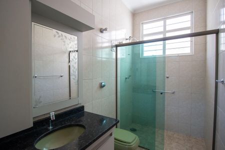 Casa para alugar com 500m², 5 quartos e 4 vagasBanheiro 