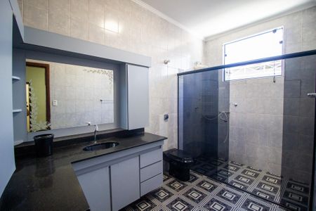 Casa para alugar com 500m², 5 quartos e 4 vagasBanheiro da Suíte 