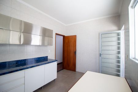 Casa para alugar com 500m², 5 quartos e 4 vagasCozinha 