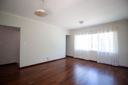 Casa para alugar com 500m², 5 quartos e 4 vagasSala (Casa 2)