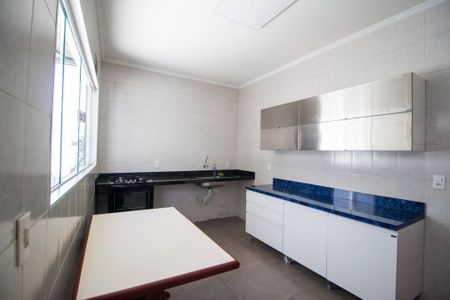 Casa para alugar com 500m², 5 quartos e 4 vagasCozinha 