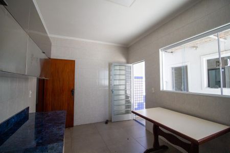 Casa para alugar com 500m², 5 quartos e 4 vagasCozinha 