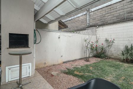 Casa de condomínio à venda com 171m², 3 quartos e 2 vagasFundos