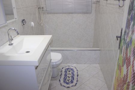 Casa para alugar com 237m², 3 quartos e 2 vagasBanheiro social 1