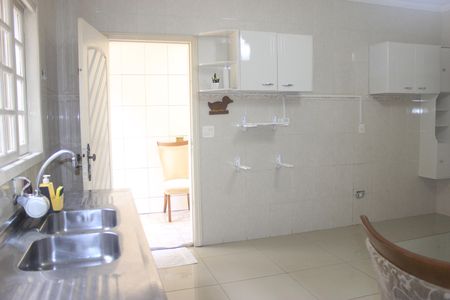 Casa para alugar com 237m², 3 quartos e 2 vagasCozinha 