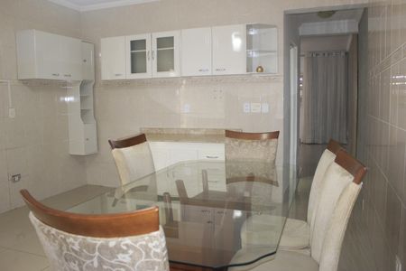 Casa para alugar com 237m², 3 quartos e 2 vagasCozinha 