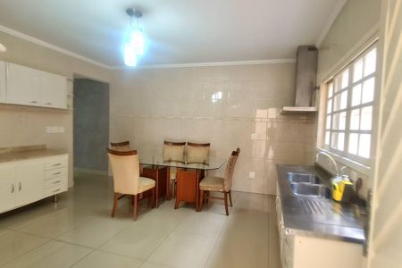 Casa para alugar com 237m², 3 quartos e 2 vagasCozinha 