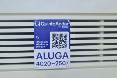 Casa para alugar com 237m², 3 quartos e 2 vagasFachada do imóvel com placa QuintoAndar 