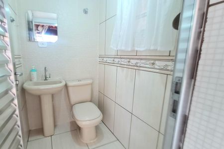 Casa para alugar com 237m², 3 quartos e 2 vagasBanheiro da área gourmet 