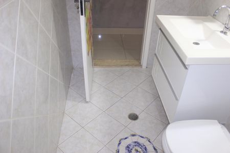 Casa para alugar com 237m², 3 quartos e 2 vagasBanheiro social 1