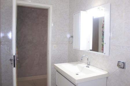 Casa para alugar com 237m², 3 quartos e 2 vagasBanheiro social 1