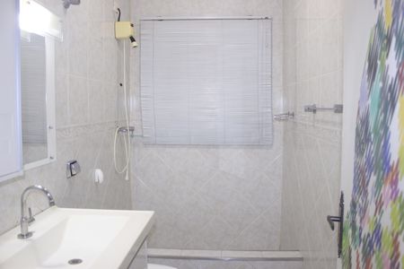 Casa para alugar com 237m², 3 quartos e 2 vagasBanheiro social 1