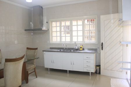 Casa para alugar com 237m², 3 quartos e 2 vagasCozinha 