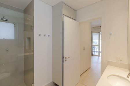 Apartamento à venda com 61m², 1 quarto e 1 vaga Apartamento à venda com 61m², 1 quarto e 1 vagaBanheiro da Suíte