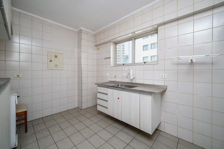 Cozinha de apartamento para alugar com 1 quarto, 51m² em Vila Guarani (zona Sul), São Paulo