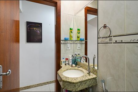 Apartamento à venda com 61m², 2 quartos e 1 vagaBanheiro Social