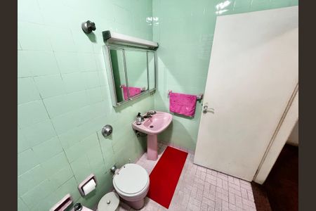 Casa à venda com 238m², 3 quartos e 2 vagasBanheiro