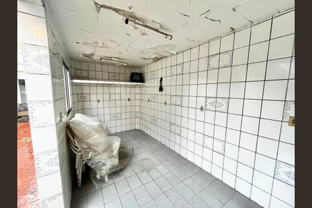 Casa à venda com 238m², 3 quartos e 2 vagasChurrasqueira