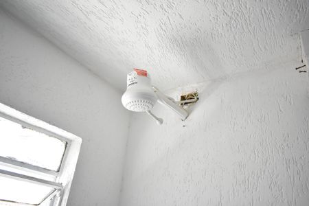 Kitnet - Banheiro de casa para alugar com 1 quarto, 20m² em Vila do Bosque, São Paulo