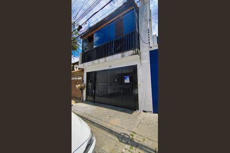Casa para alugar com 150m², 2 quartos e 2 vagasFachada