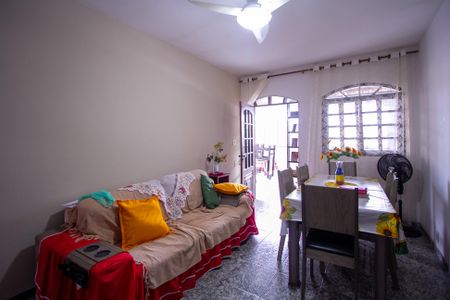 Sala de casa para alugar com 2 quartos, 250m² em Jardim Catarina, São Gonçalo