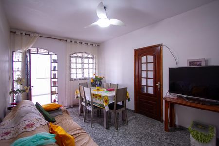 Sala de casa para alugar com 2 quartos, 250m² em Jardim Catarina, São Gonçalo