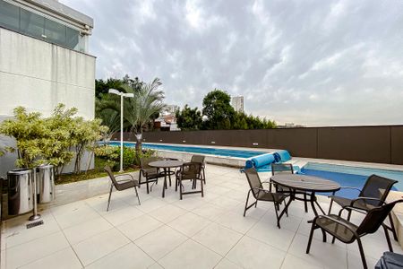 Apartamento para alugar com 111m², 2 quartos e 2 vagas Apartamento para alugar com 111m², 2 quartos e 2 vagasÁrea comum - Piscina